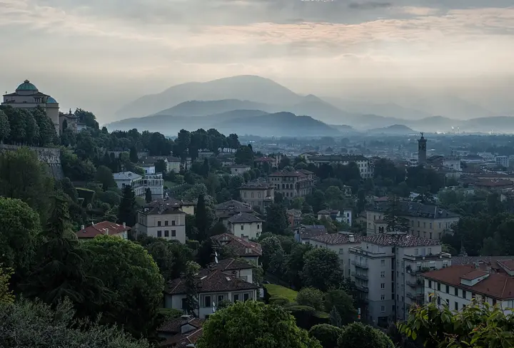 Bergamo – Blick über die Stadt vom Parco dei Colli