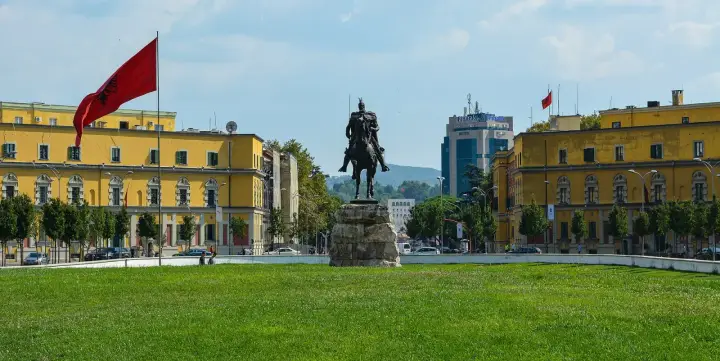 Tirana – Blick auf das Reiseziel