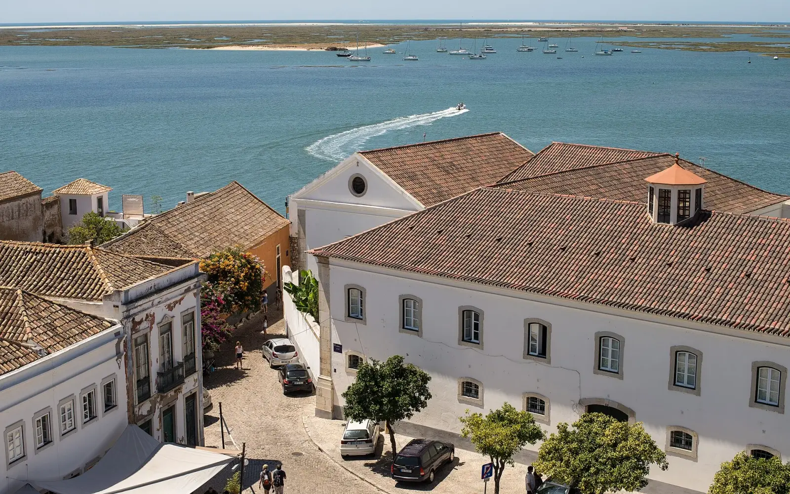 Blick über die Bucht und Altstadt von Faro